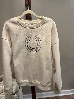 bobbles & lace | good luck horseshoe embroidered sweatshirt horse back | size L